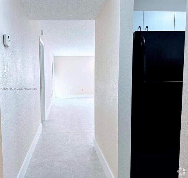 Building Photo - 1900 W 68th St Unit E206 Rental
