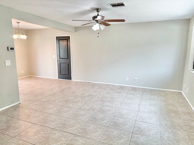 Photo - Comfortable and Spacious 3 bed 2 bath home!