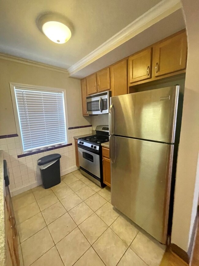 Photo - 6656 Devonshire Ave Unit 6656-2F Devonshire