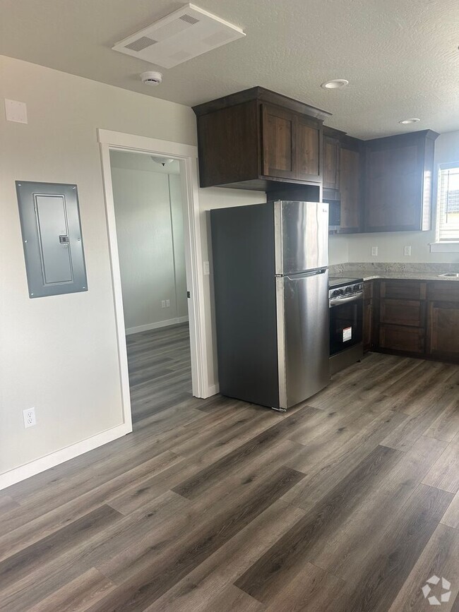 Building Photo - 6920-1t - 4734-4736 Gebhard Unit 4736 Rental
