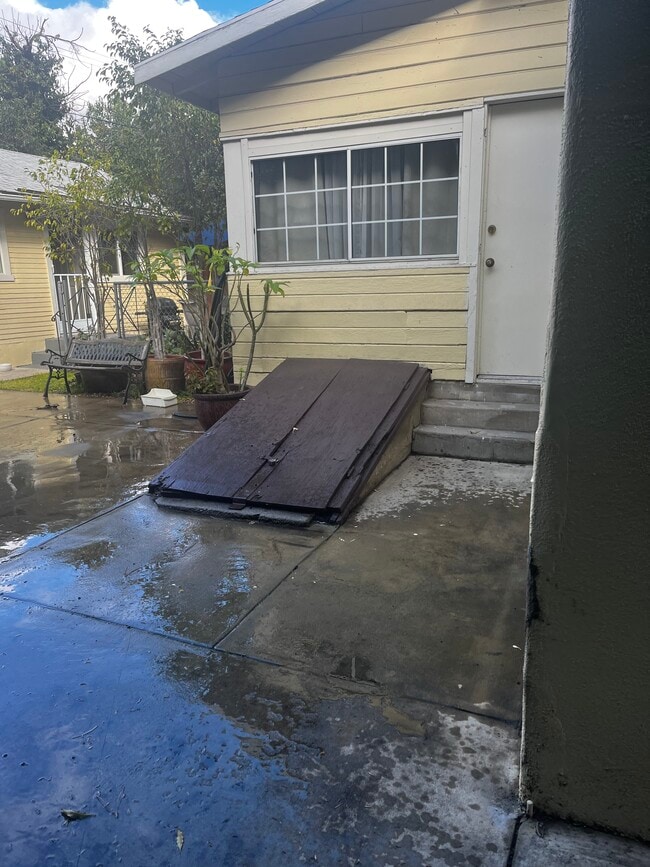 Algunos espacios de almacenamiento en el sótano - 14119 Erwin St