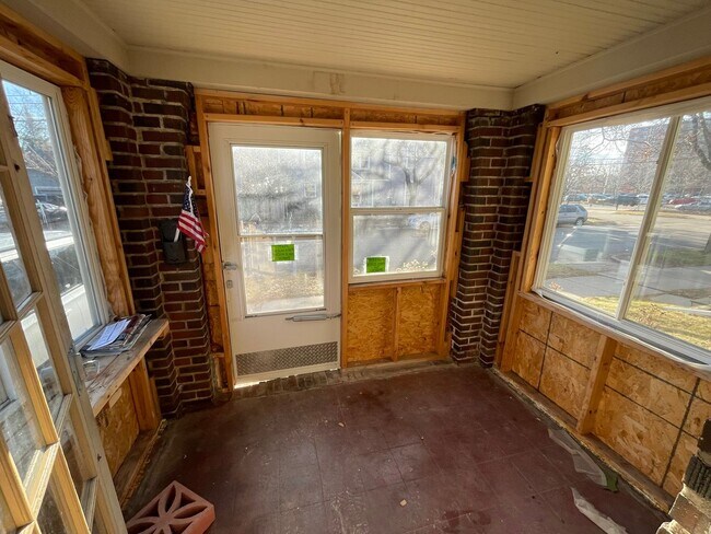 Photo - 620-622-622 Henrietta St