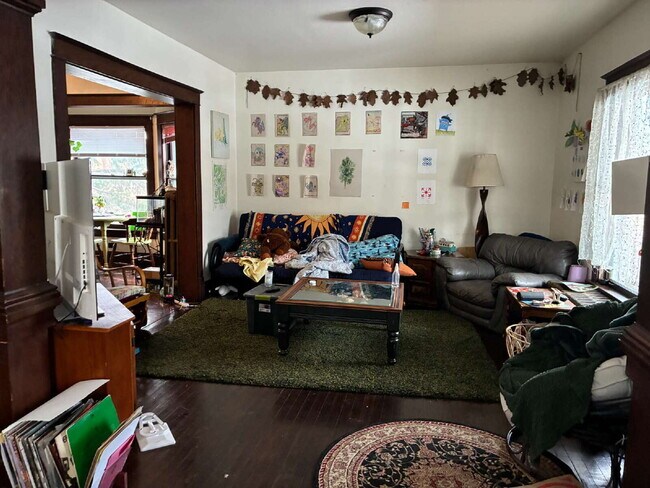 Photo - 4 Bedroom, 2 Bathroom Home With Views of Downtown & Fenced In Yard