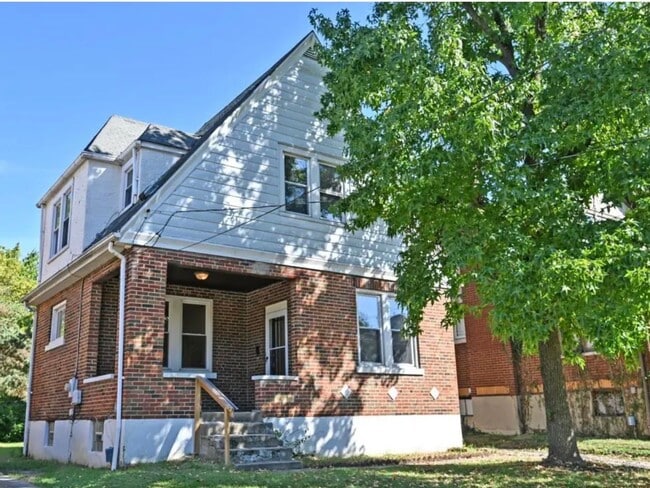 Building Photo - West Price Hill- Adorable 2 bedroom 1 Bath