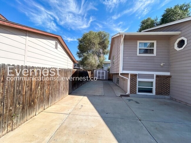 Photo - 4 Bed/2 Bath Home with Fenced Yard / Voucher Accepted / Available Now!