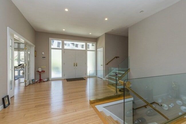 Photo - 192 Stonehurst Dr