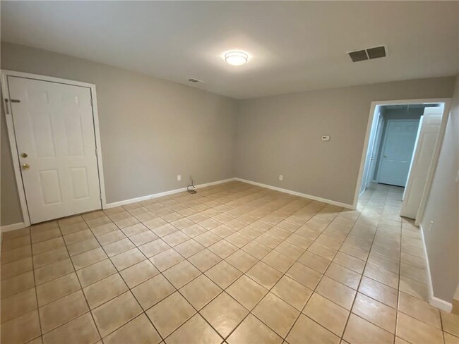 Photo - 130 River Pointe Ct SW