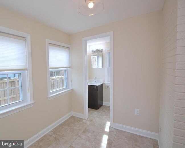 Photo - 2441 N McKinley St