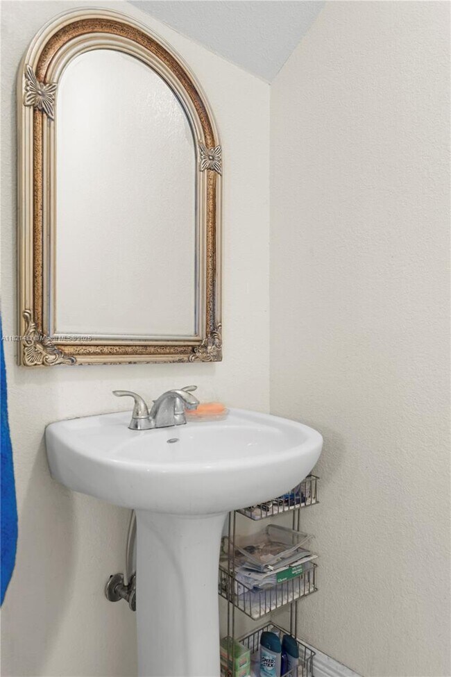 Photo - 3154 Plaza St