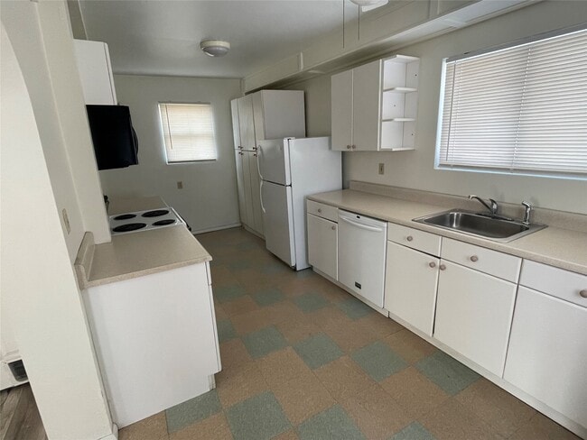 Photo - 912 W 2nd St