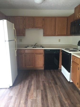 Photo - 760 Village Dr