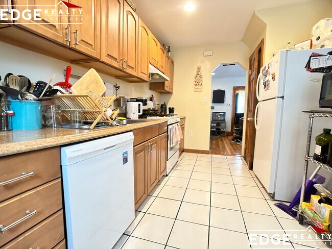 Photo - 27 S Crescent Circuit Unit A