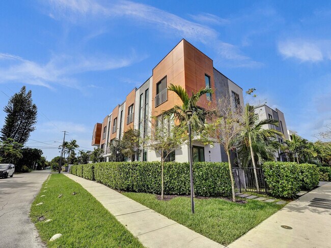 924 NE 4th St