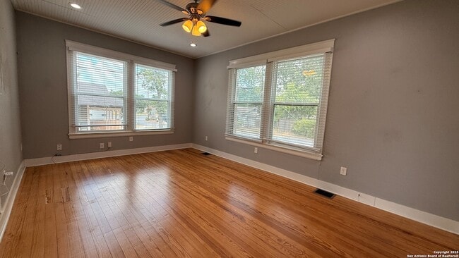 Photo - 107 Willim St