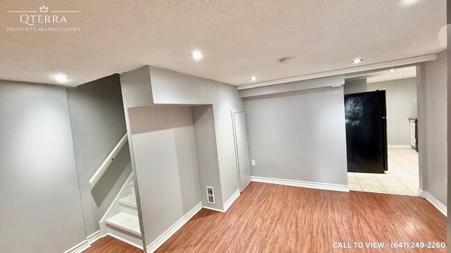 Photo - 747 Parkview Cres