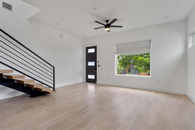 Photo - 4712 Reyes St