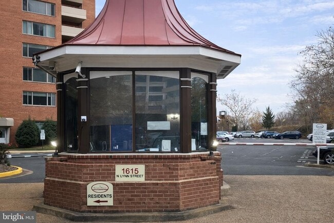 Photo - 1121 Arlington Blvd Unidad 703