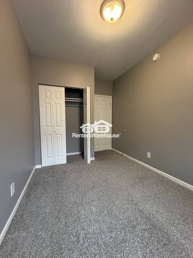 Photo - Available Now 5 bedroom 2 bath Duplex in Minneapolis