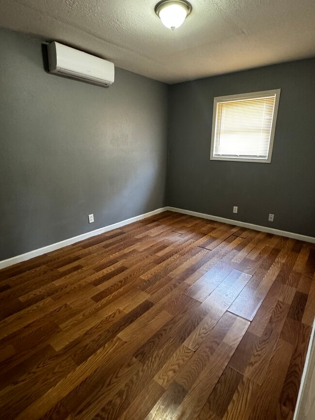 Photo - 1911 41st St