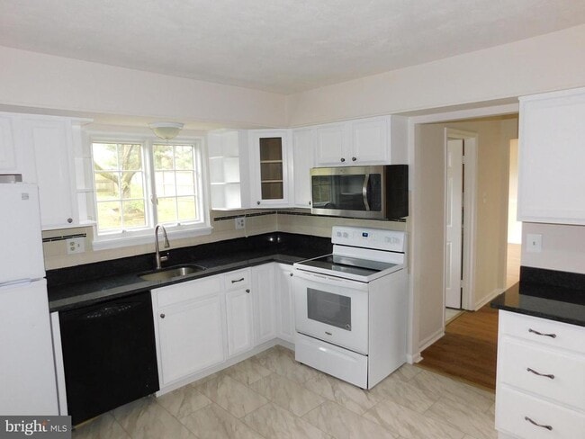 Photo - 916 Pointer Ridge Dr