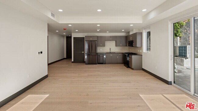 Building Photo - 118 Orlando Ave Unit 101