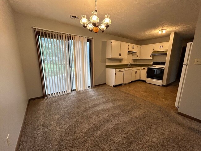 Photo - $300 OFF 1st MONTH'S RENT!! Spacious home ...