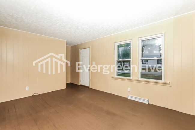 Photo - 124 E Lindberg Dr