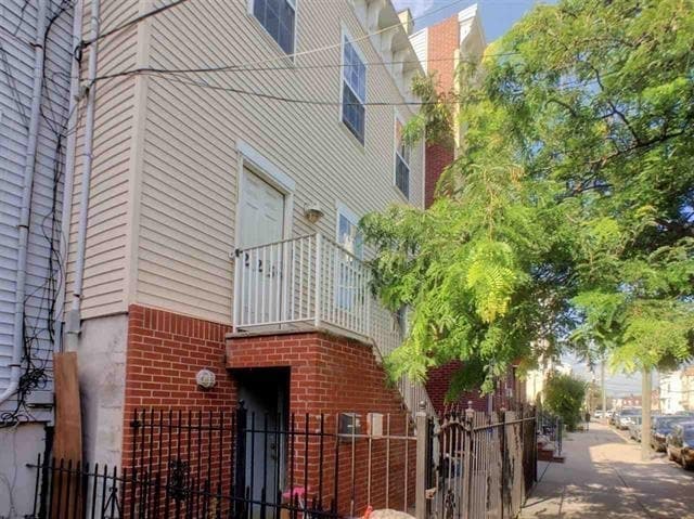 Building Photo - 225 Halladay St Unit 2
