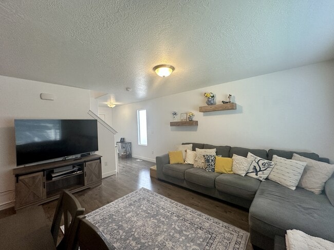 Photo - 182 Riverbend Rd