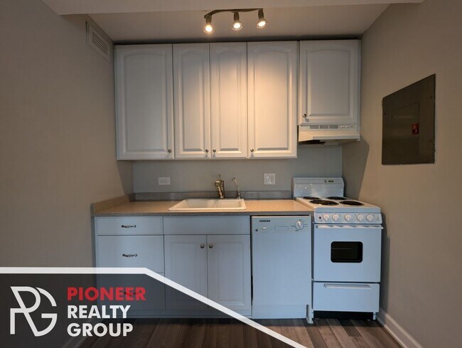 445 W Wellington Ave Unit W445-08C