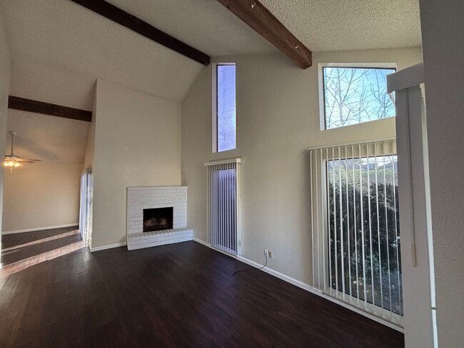 Photo - 5332-5332 Angelina Ave Unidad 5330 Angelina Avenue