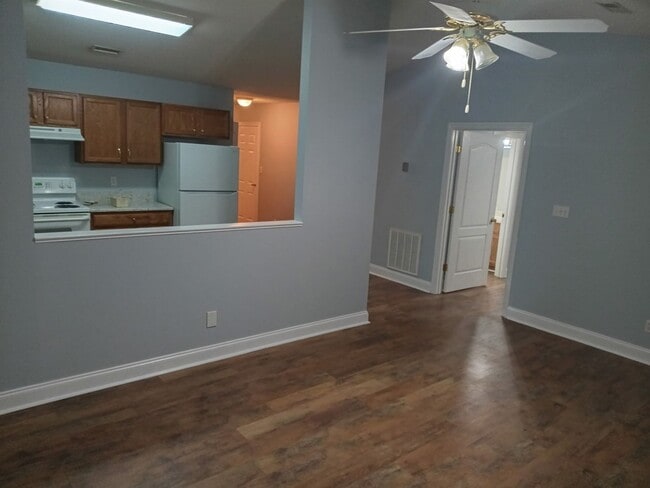 Photo - Knoxville 37912 - 2 bedroom, 2 bath condo with a 1-car garage - Call Lisa Vineyard and Shannon Ru...
