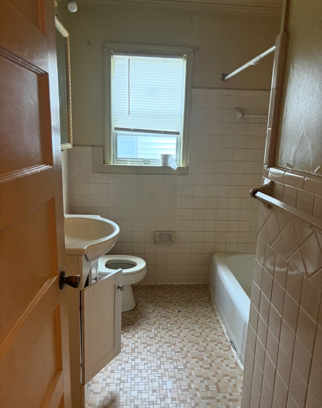 Photo - 1415 W Highland Ave