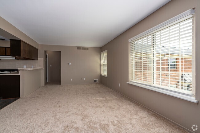 Standard 1BR, 1BA - 900SF - Living Room