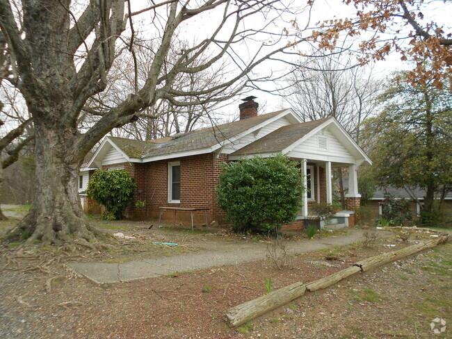 Building Photo - 2714 Randleman Rd Rental