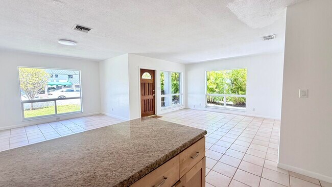 Photo - 620 NE 19th Ave
