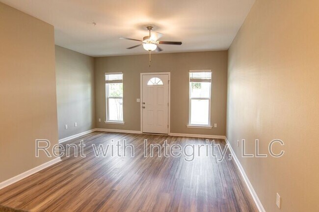 Photo - 2200 Del Carmel Way