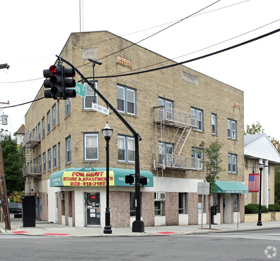 Photo - 231-233 Hamilton St Apartments