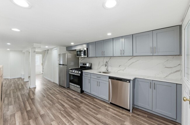 Building Photo - 176 Thorne St