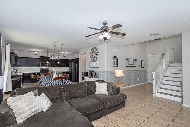 Photo - 4 BEDROOM POOL & SOLAR HOME!