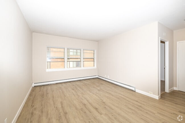 1BR, 1BA - 528SF - Living Room