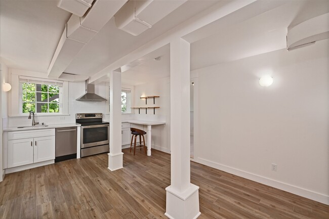 Main living area - 5012 21st Ave NE Apartments Unit 3