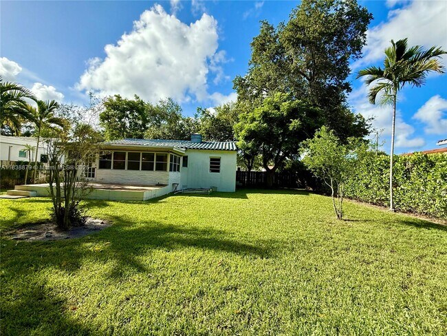 Photo - 1102 NE 116th St