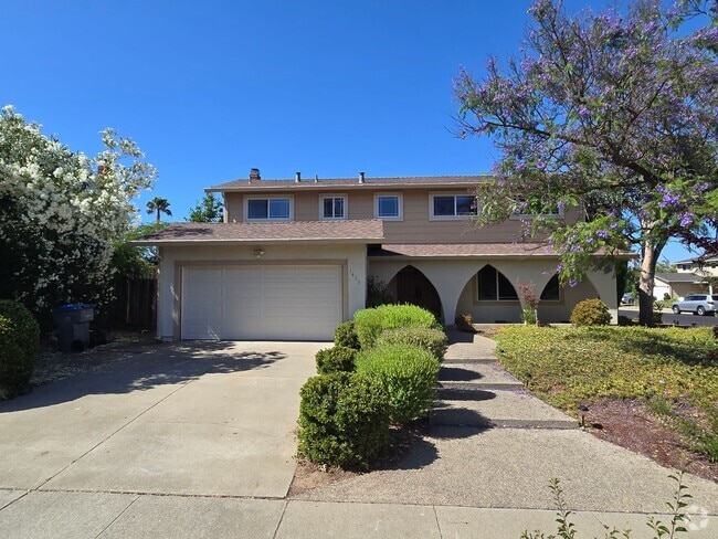 Building Photo - Spacious 2-Story Single Family Home, Renov...