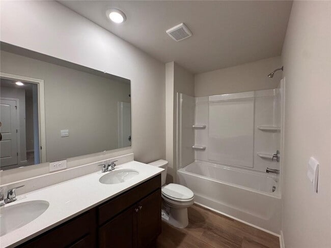 Photo - 24 Berryville Dr