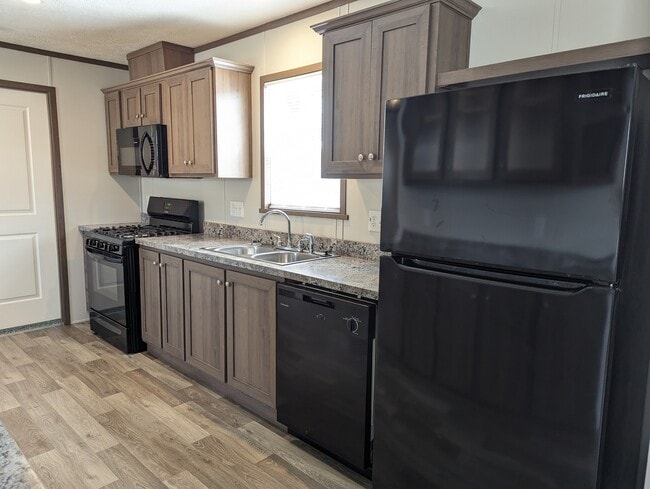 Photo - 46000 Geddes Rd