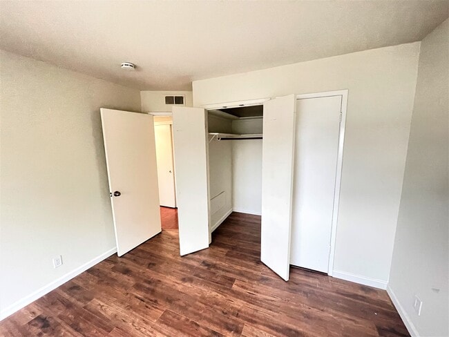 Photo - 1619 Oxford St