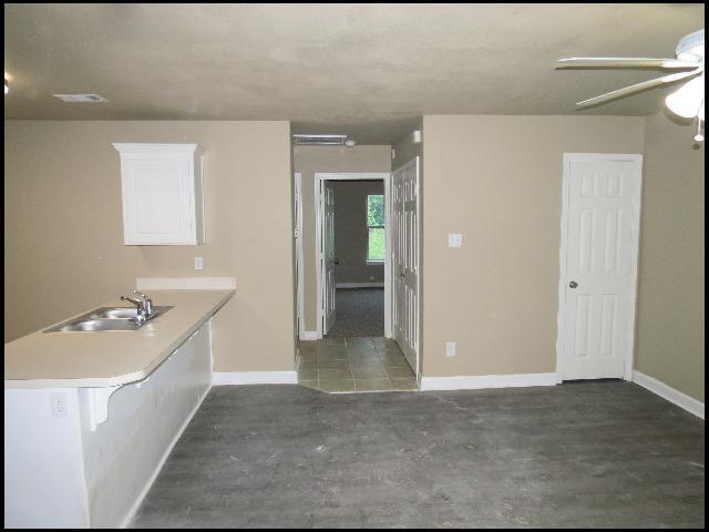 Photo - 185 Charles Dr