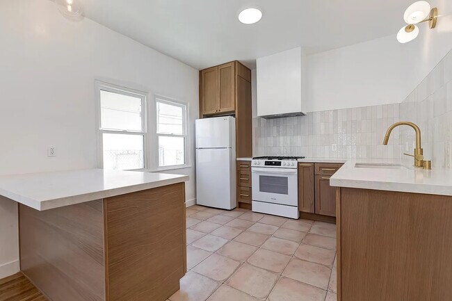 Photo - 3429 Edgehill Dr
