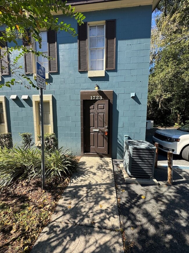 Photo - 1723 NE 2nd St